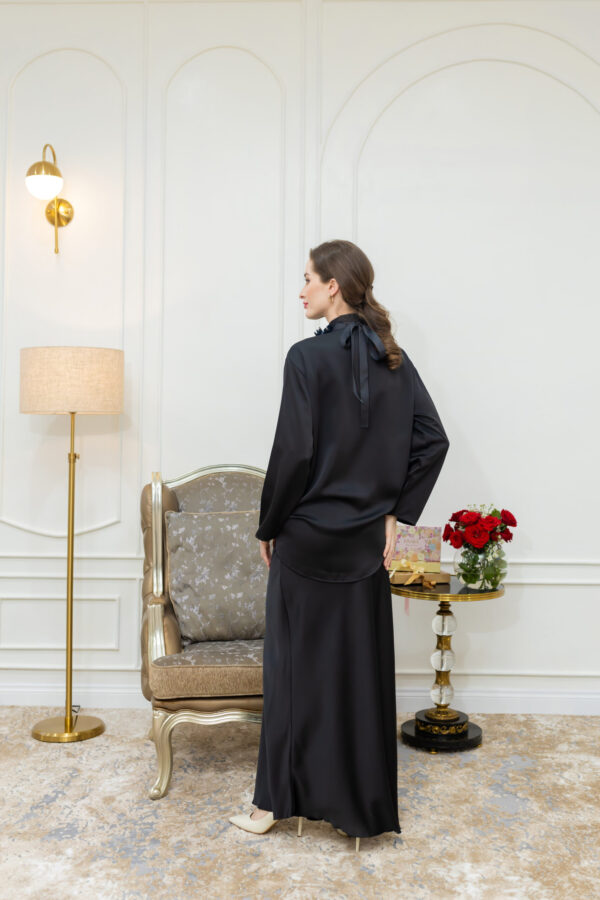 Madame Set In Black Forest - Image 2